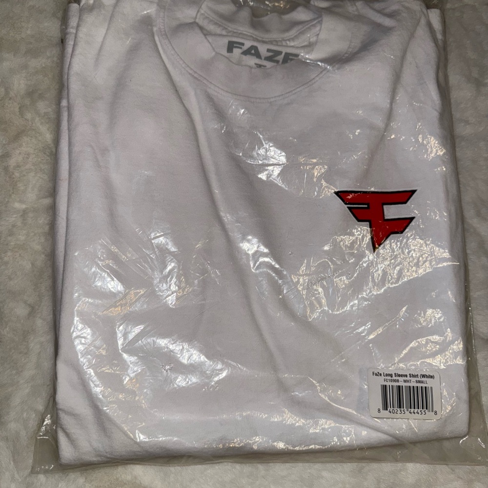 Faze Clan Logo Long Sleeve Shirt - White - Picture 2 of 3